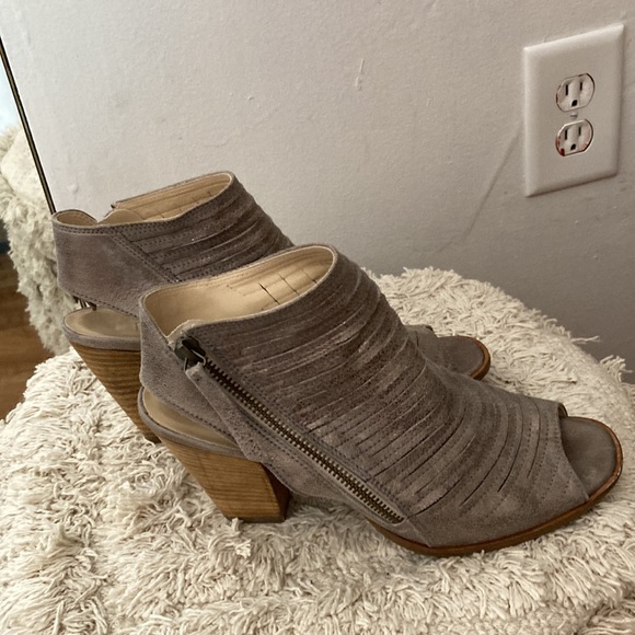 Beautiful Paul Green peep toe bootie! - Picture 6 of 6